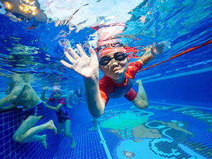 游泳对孩子的智力发展有帮助吗？